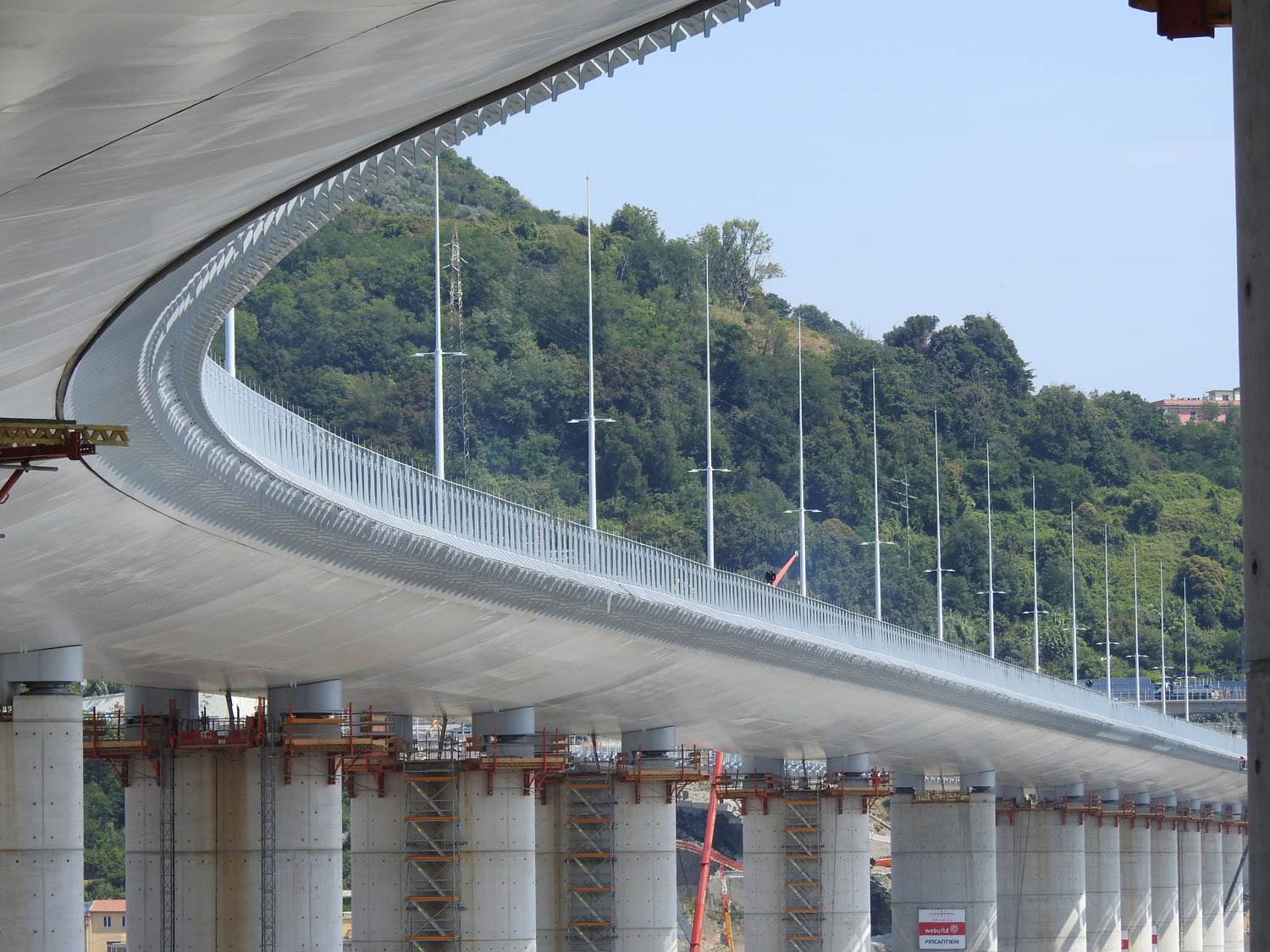 iGuzzini illumina il Ponte Genova San Giorgio, progettato da Renzo Piano